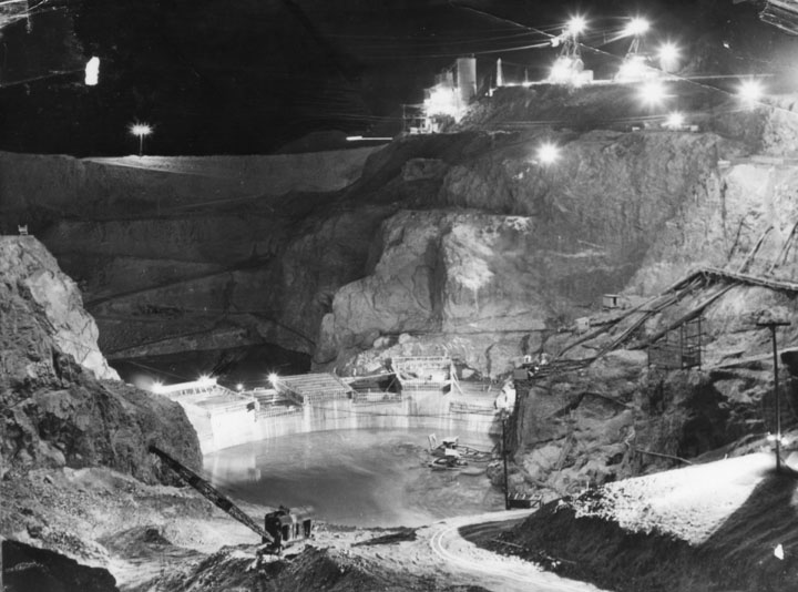 Stunning Image of Hoover Dam in 1934 