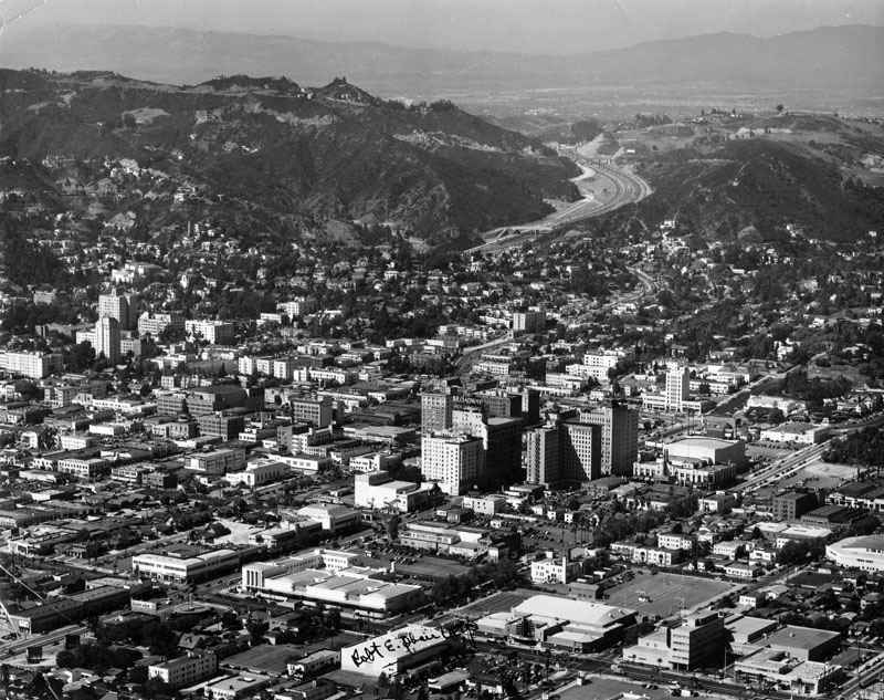 Ca 1940 - Panoramic View Of Hollywood Looking Northwest Toward The Cahuenga Pass The Hollywood Freeway And Cahuenga Pass Are Aerial California History City