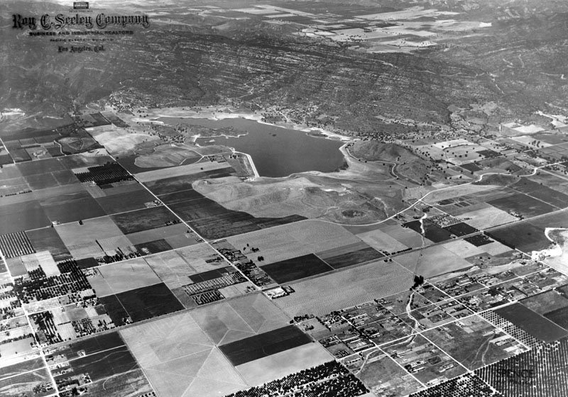 Valley Relics Museum - Aerial view of Topanga Plaza on opening day