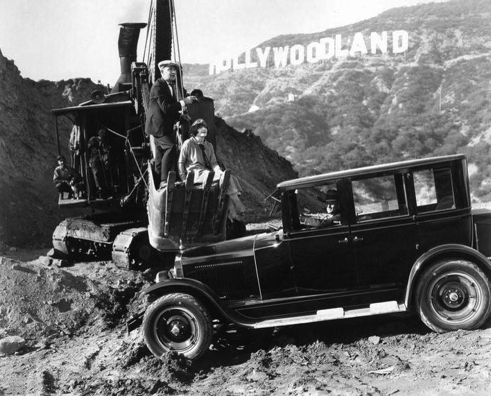 Hollywoodland_Sign_ca1923.jpg