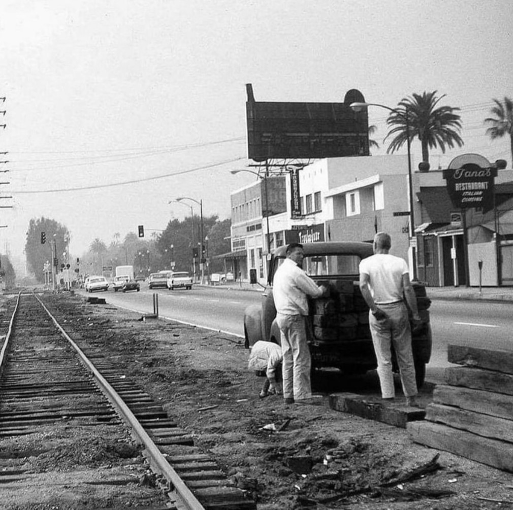 In honor of the Los Angeles - Mel's Drive-In: Santa Monica